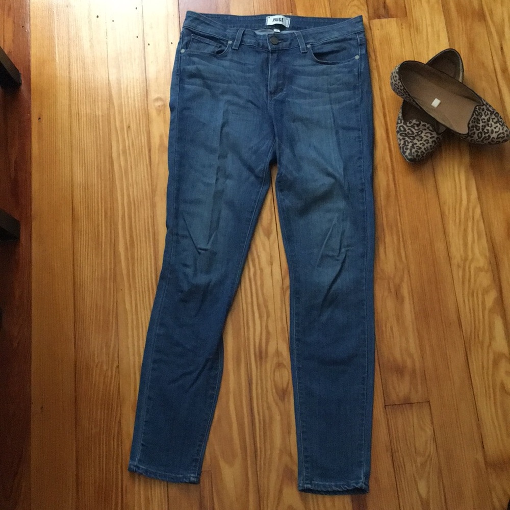 Paige skinny leg stretch jeans! Size 30!